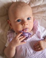 Zestaw prezentowy - Smoczek LUU Kids French Lavender + Fioletowy rampers i body dla dziewczynki OKAIDI