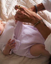 Zestaw prezentowy - Smoczek LUU Kids French Lavender + Fioletowy rampers i body dla dziewczynki OKAIDI