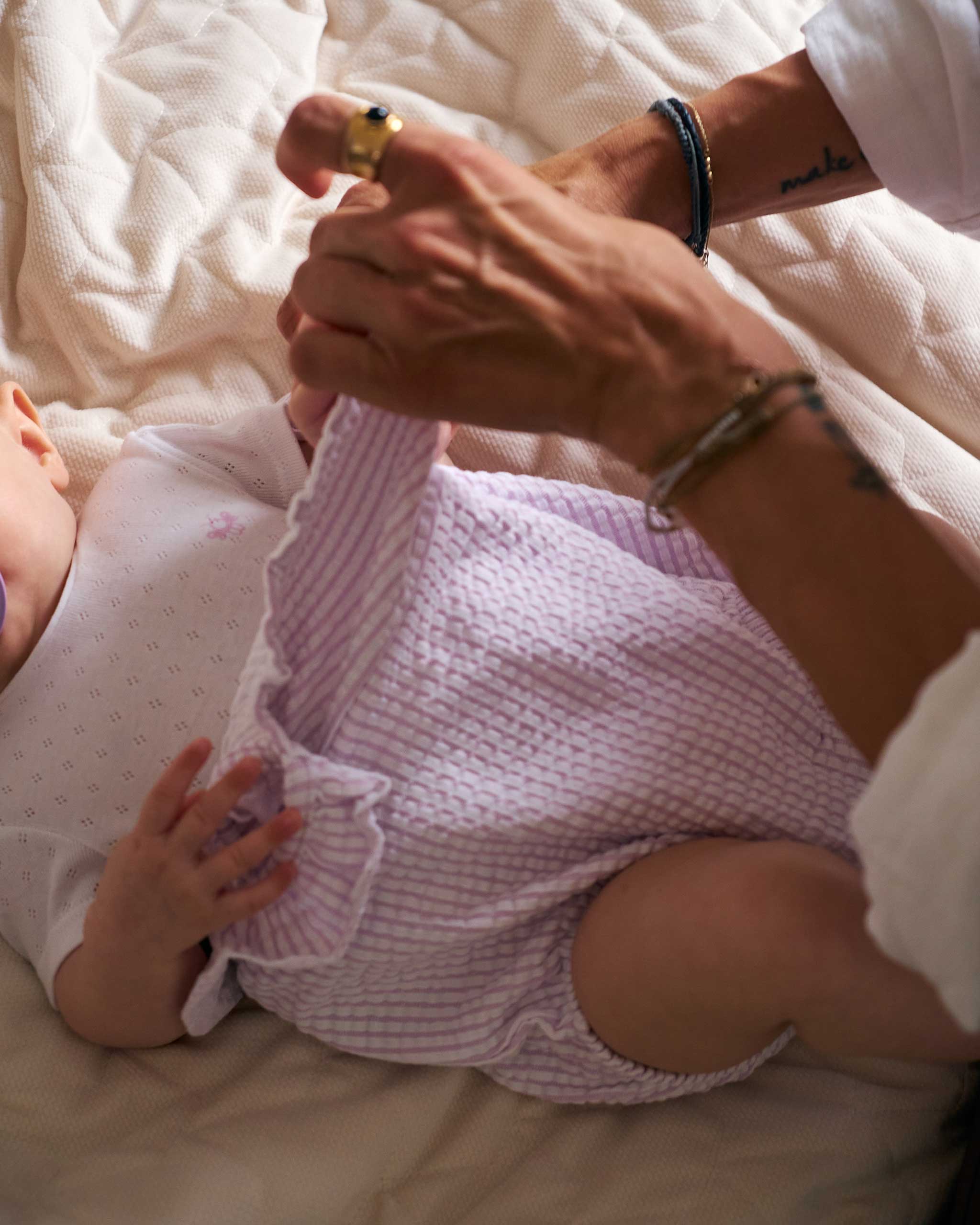 Zestaw prezentowy - Smoczek LUU Kids French Lavender + Fioletowy rampers i body dla dziewczynki OKAIDI
