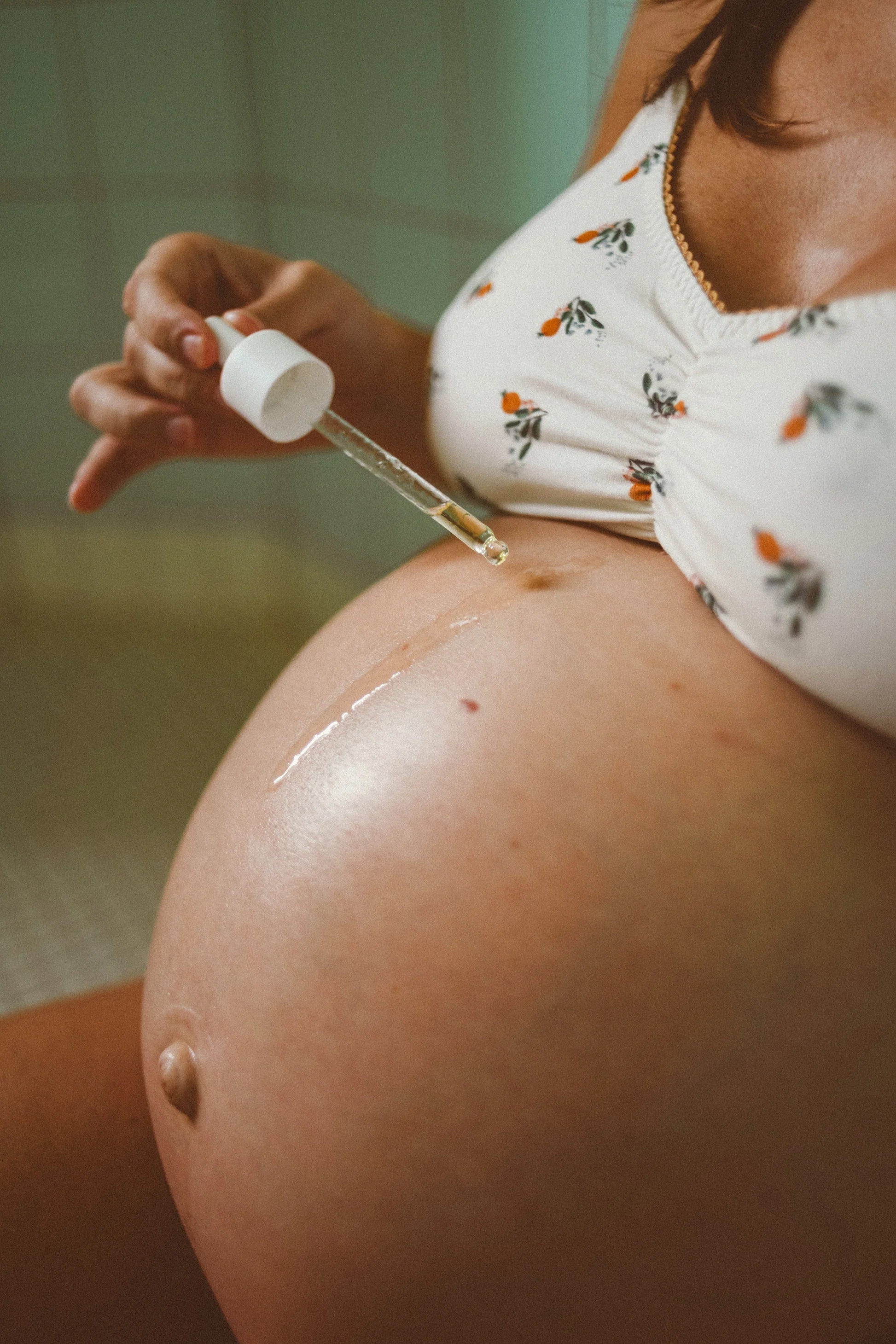 LUCY Belly Oil użycie skóra mama