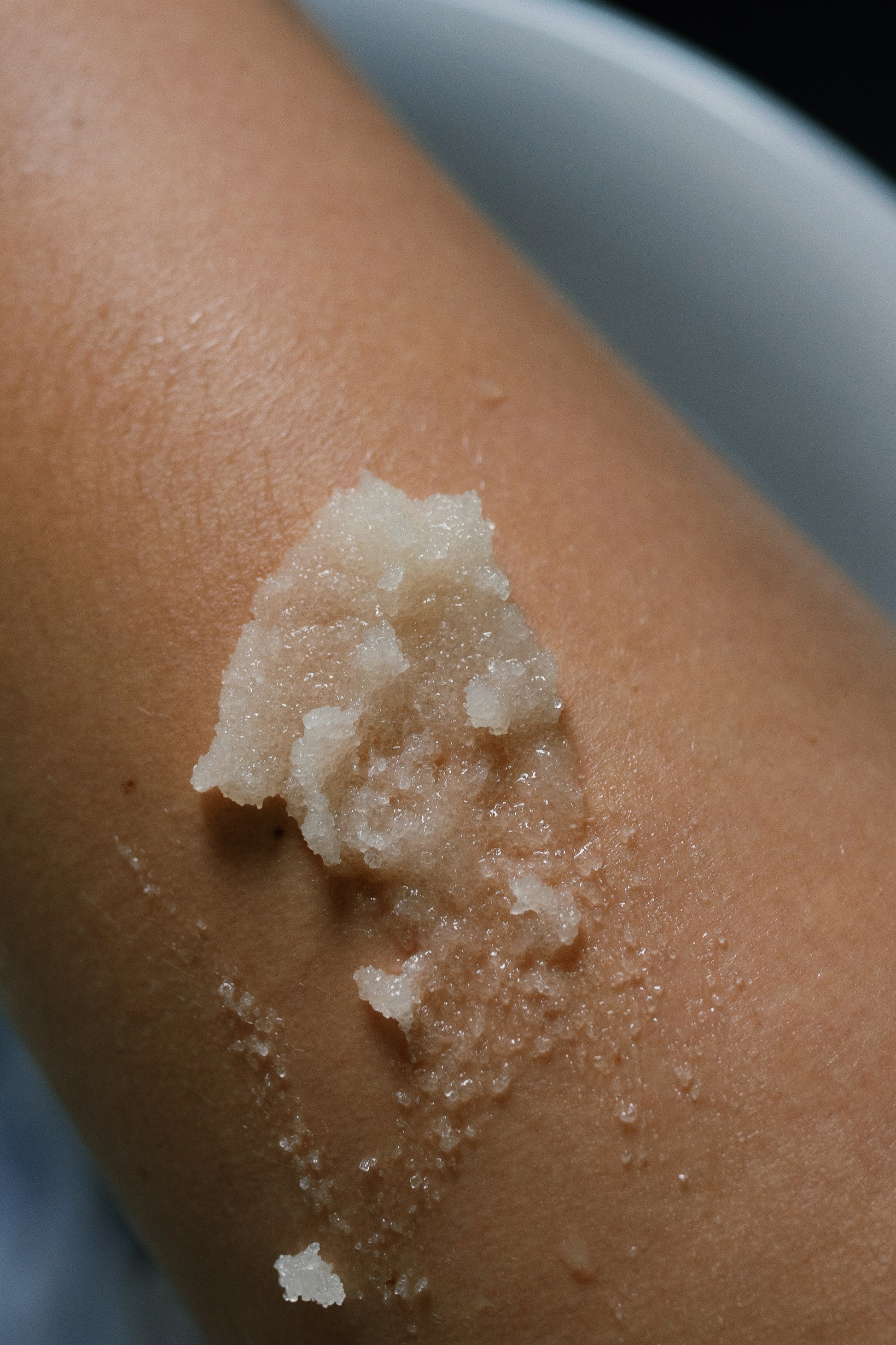 Lucy – Body Scrub. Atgaivinantis cukraus šveitiklis mamoms