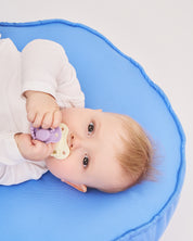 Smoczek pozycjonujący LUU Kids French Lavender dziecko rączki